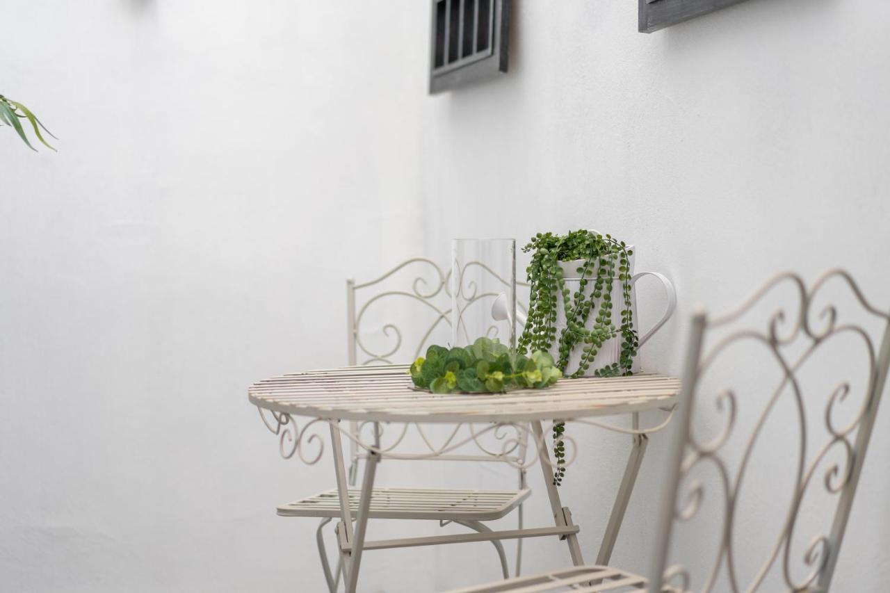 Central Apartment - With Patio And Sofa Bed! كيلتنهام المظهر الخارجي الصورة